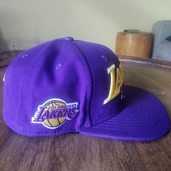 Pro Standard Purple NBA Los Angeles Lakers Wordmark/Logo Snapback Hat Cap - Picture 3 of 14